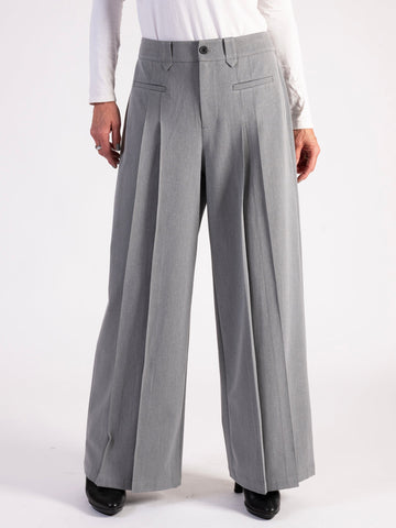 A Soft Grey Pleated Trousers – Classic and Comfortable Fit
