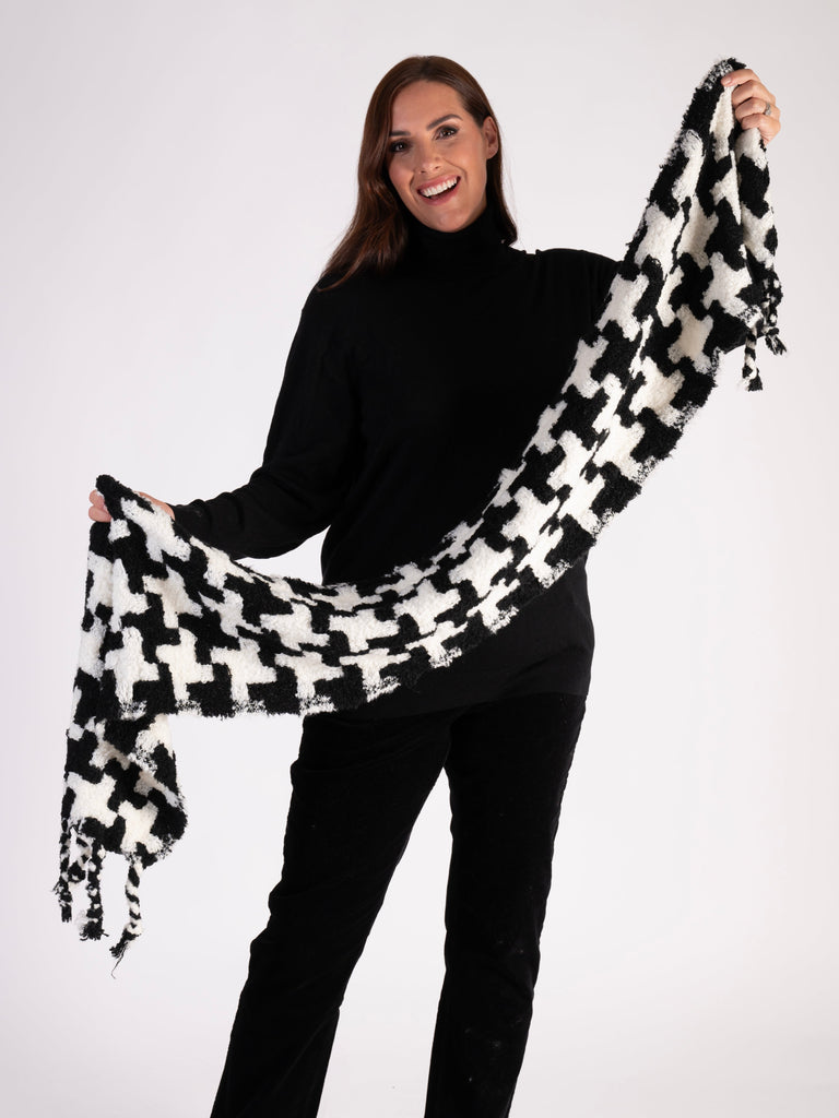 Black & White Monochrome Pattern Winter Scarf with fringing | Chesca Direct