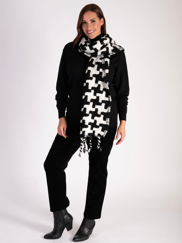 Black & White Monochrome Pattern Winter Scarf with fringing | Chesca Direct